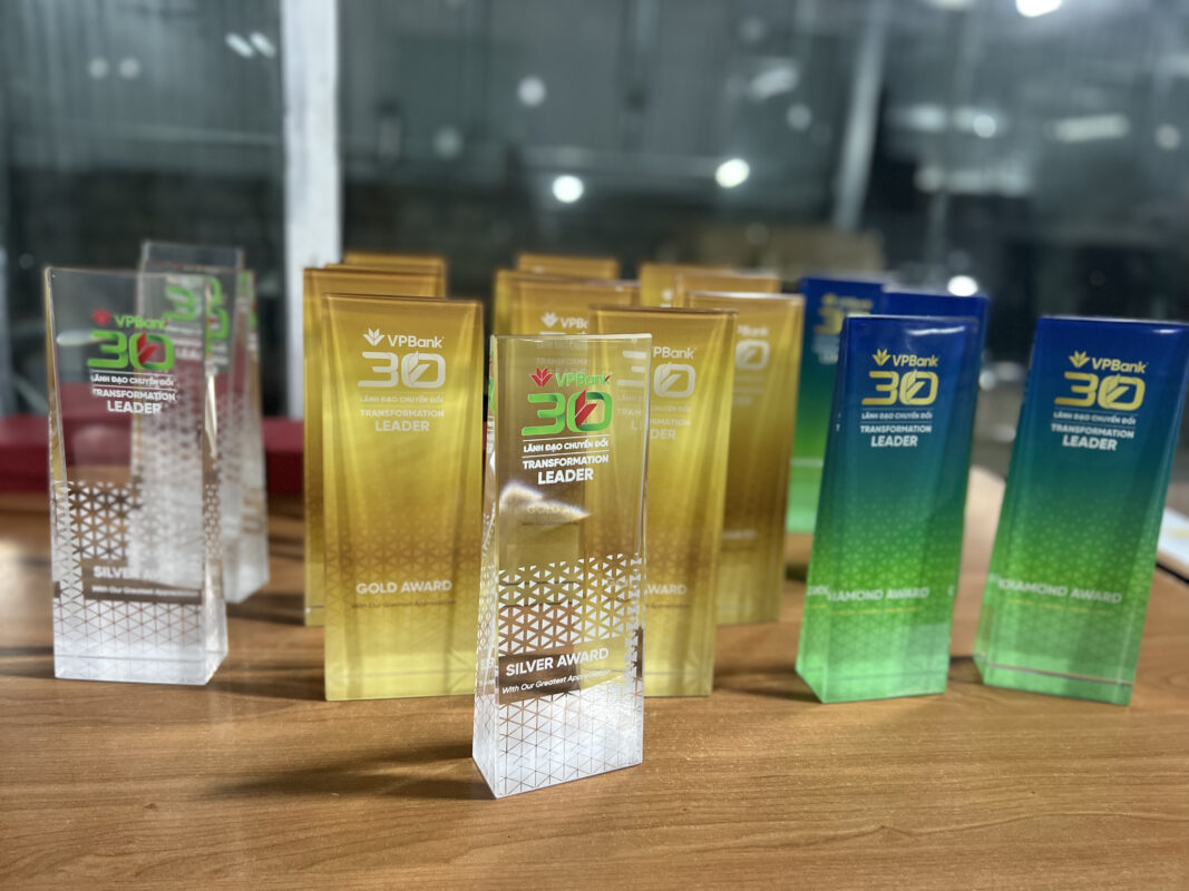 Cúp pha lê khắc chữ