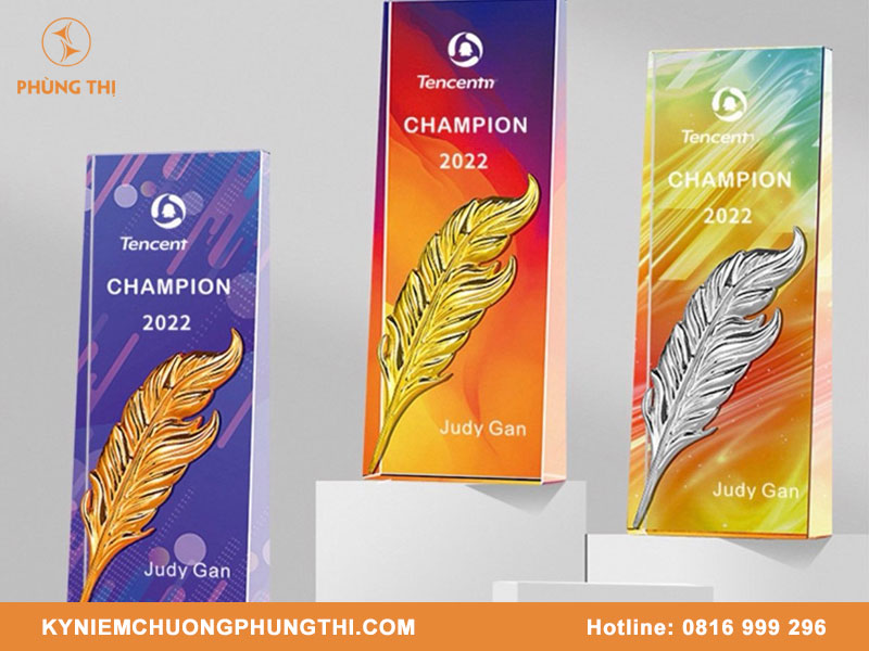 Đặt làm kỷ niệm chương pha lê giá rẻ TPHCM Đặt làm kỷ niệm chương pha lê giá rẻ TPHCM