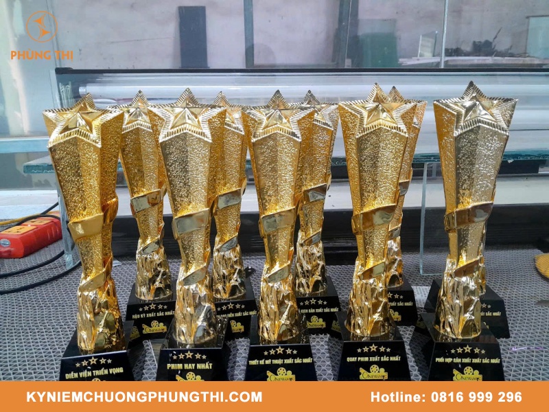 Mẫu kỷ niệm chương pha lê