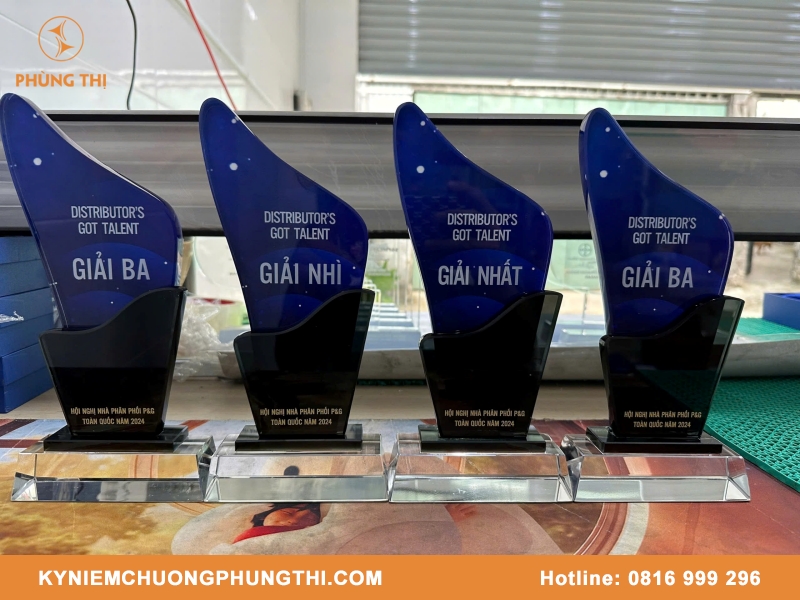 Đeo kỷ niệm chương bên nào? Đeo kỷ niệm chương bên nào?