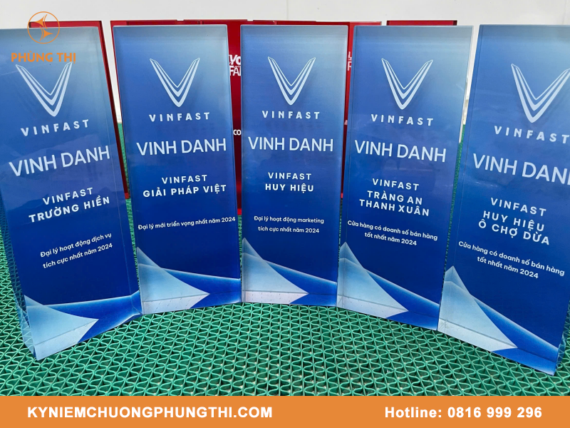 Kỷ niệm chương thuỷ tinh mua ở đâu?
