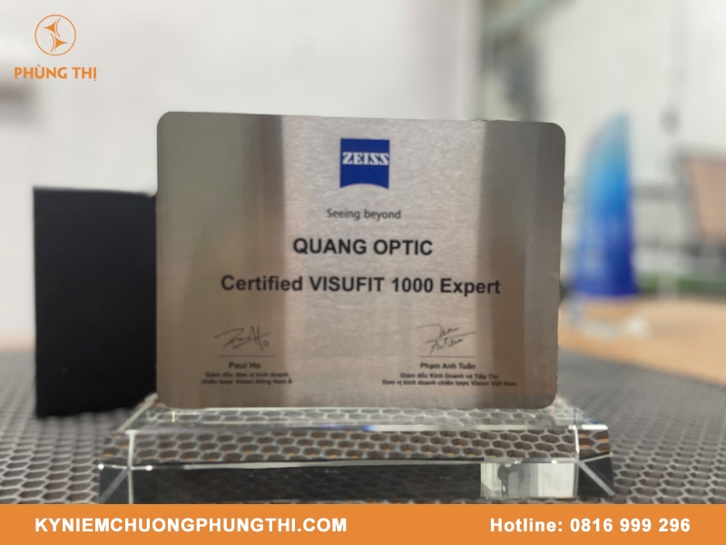 Kỷ niệm chương cho nhà tài trợ