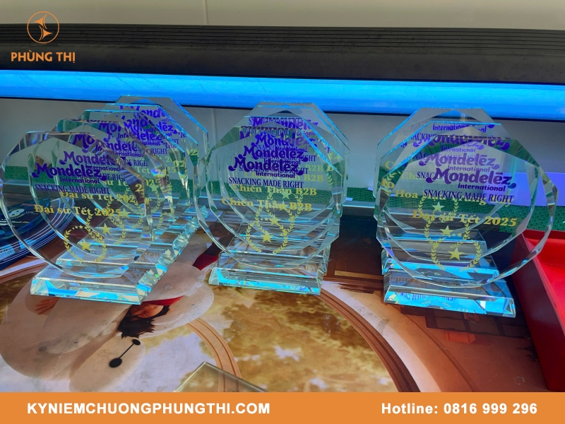 Kỷ niệm chương cho nhà tài trợ