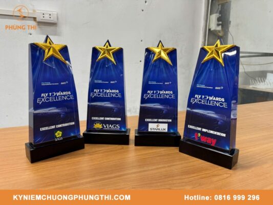 Kỷ niệm chương cho nhà tài trợ