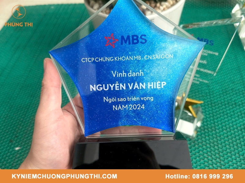 Kỷ niệm chương hình giọt nước