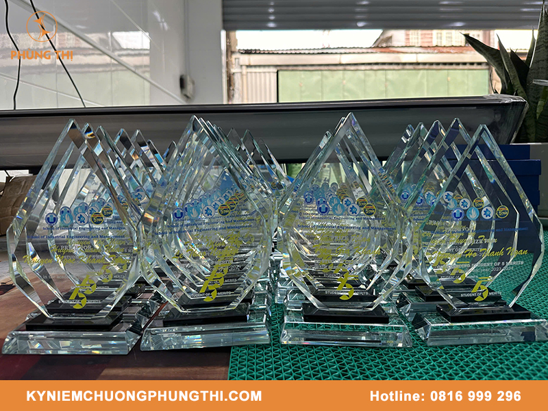 kỷ niệm chương kính