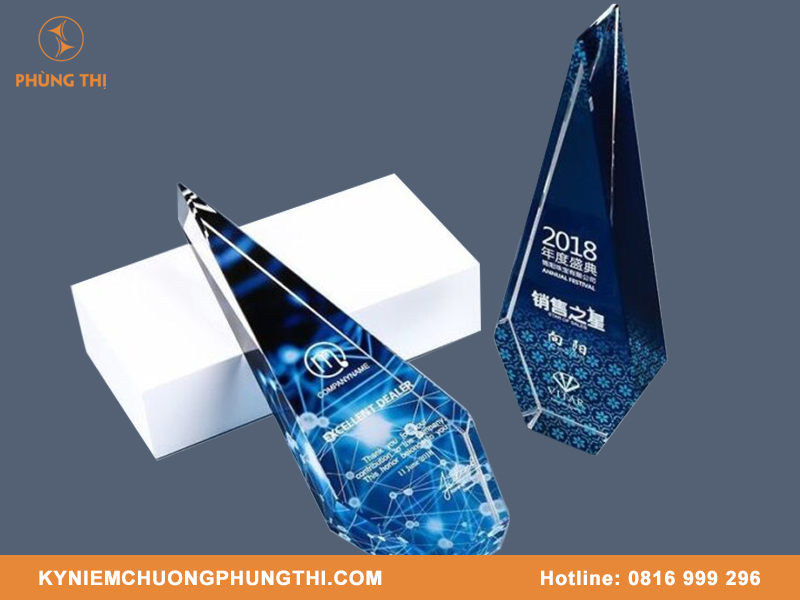 Làm cúp lưu niệm thủy tinh tại Hà Nội