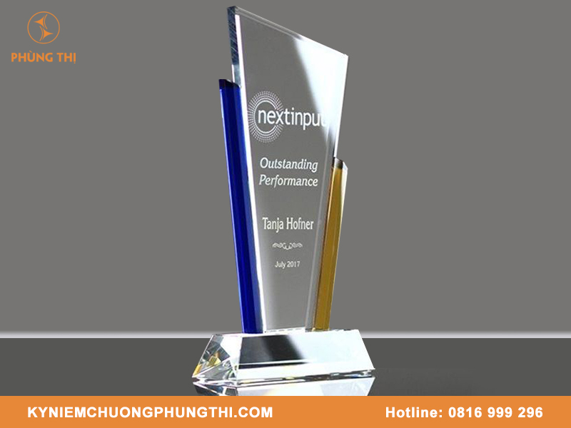 Làm cúp lưu niệm thủy tinh tại TPHCM uy tín