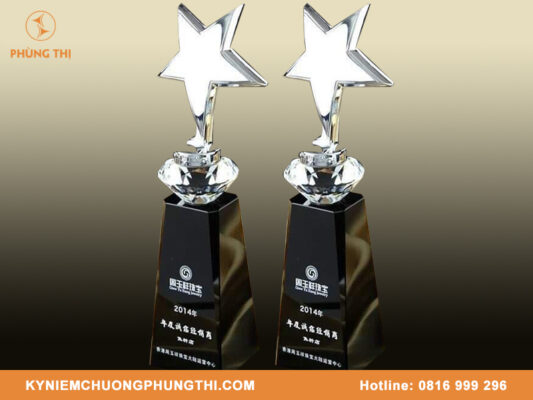 Mẫu cúp vinh danh pha lê đẹp