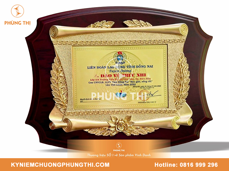 Bảng vinh danh gỗ đồng