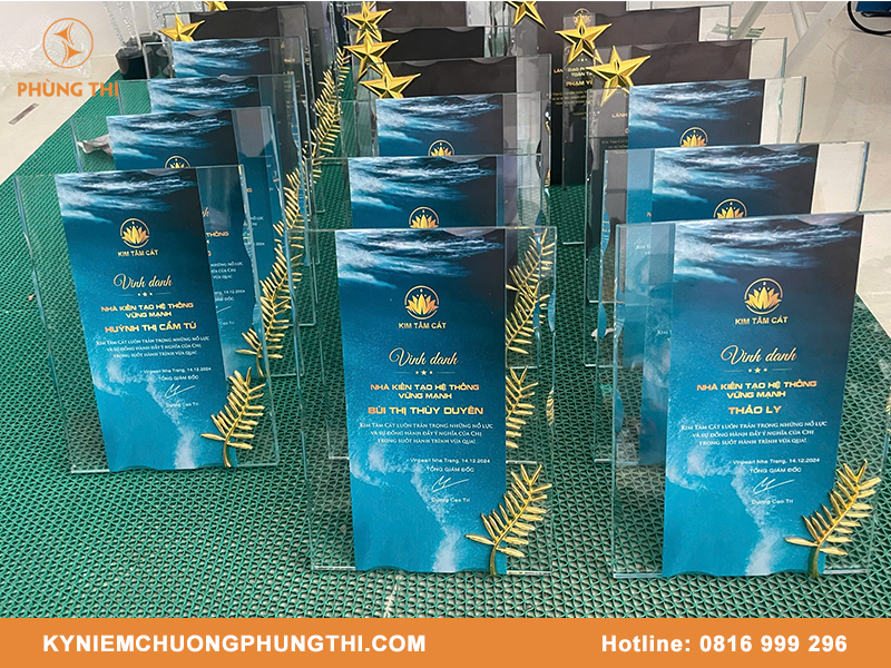 Bảng vinh danh Hà Nội
