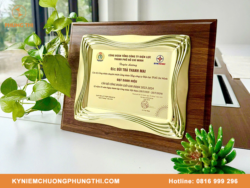 kích thước bảng vinh danh