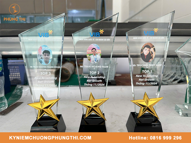 thiết kế poster vinh danh