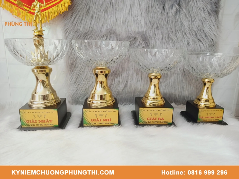 Cúp lưu niệm kim loại