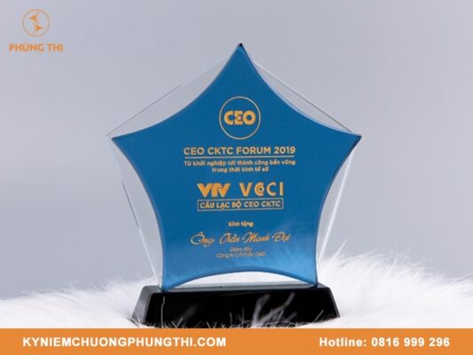 Kỷ niệm chương thuỷ tinh giá bao nhiêu?