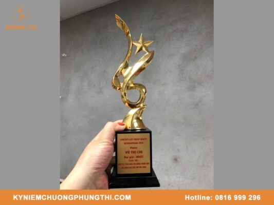 Mẫu cúp thể thao