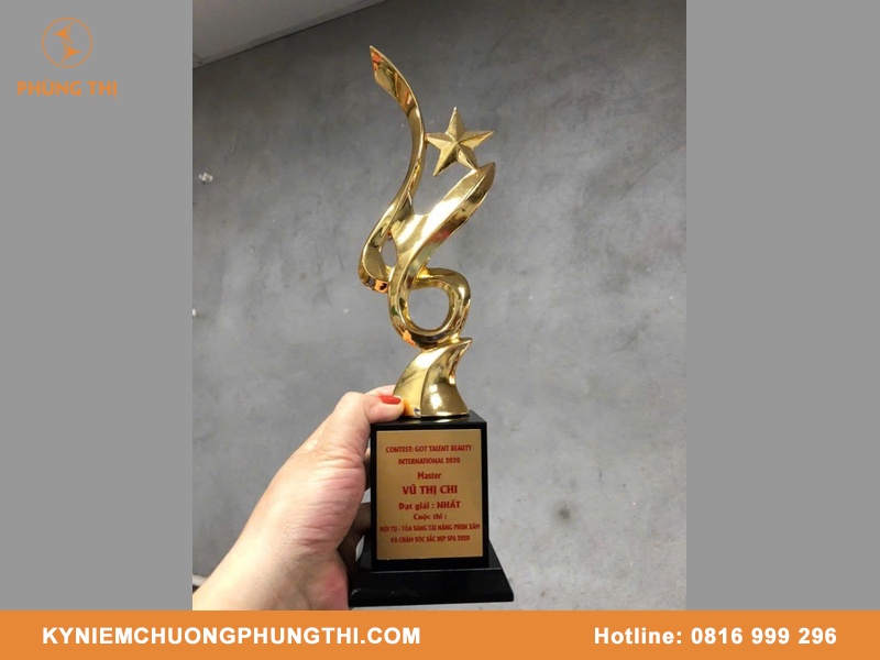 Mẫu cúp thể thao