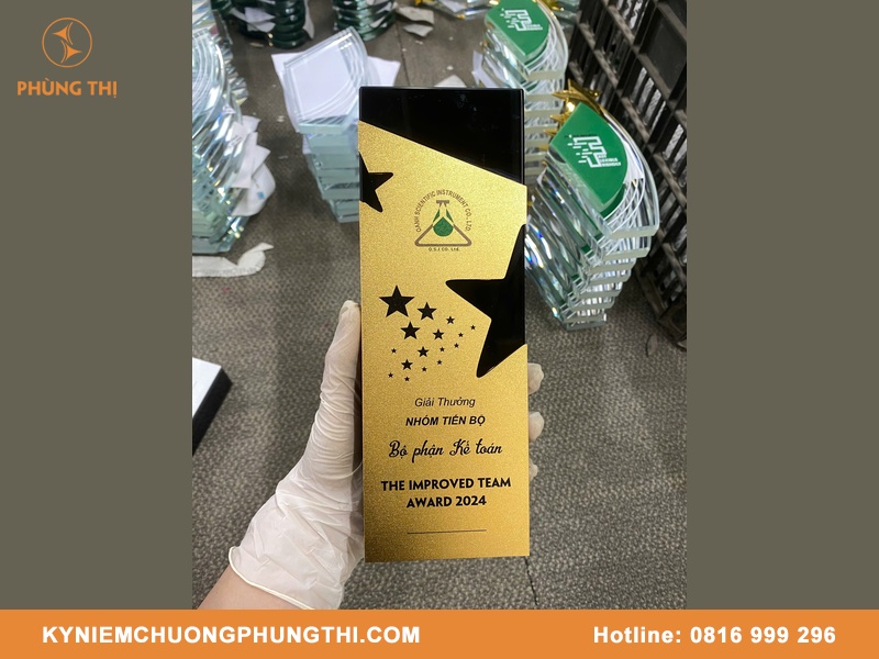 Mẫu cúp thể thao