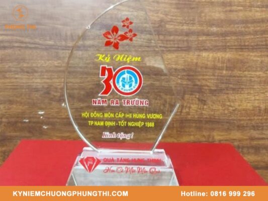 Mẫu kỷ niệm chương ngày ra trường