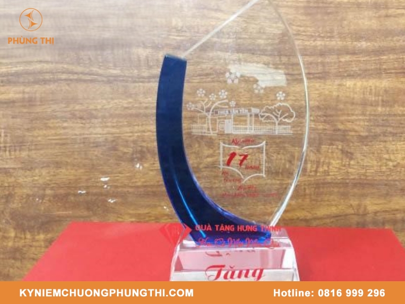 Mẫu kỷ niệm chương ngày ra trường