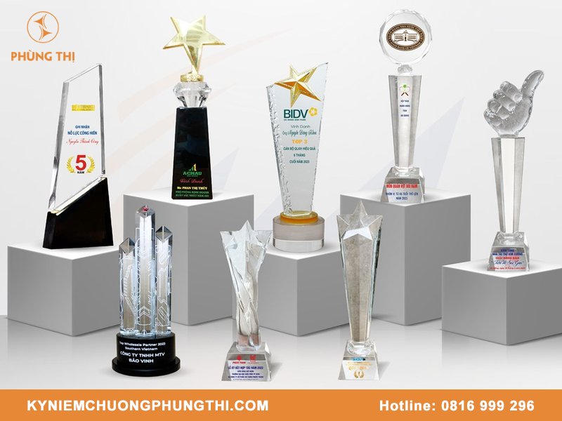 Giá treo huy chương bằng gỗ