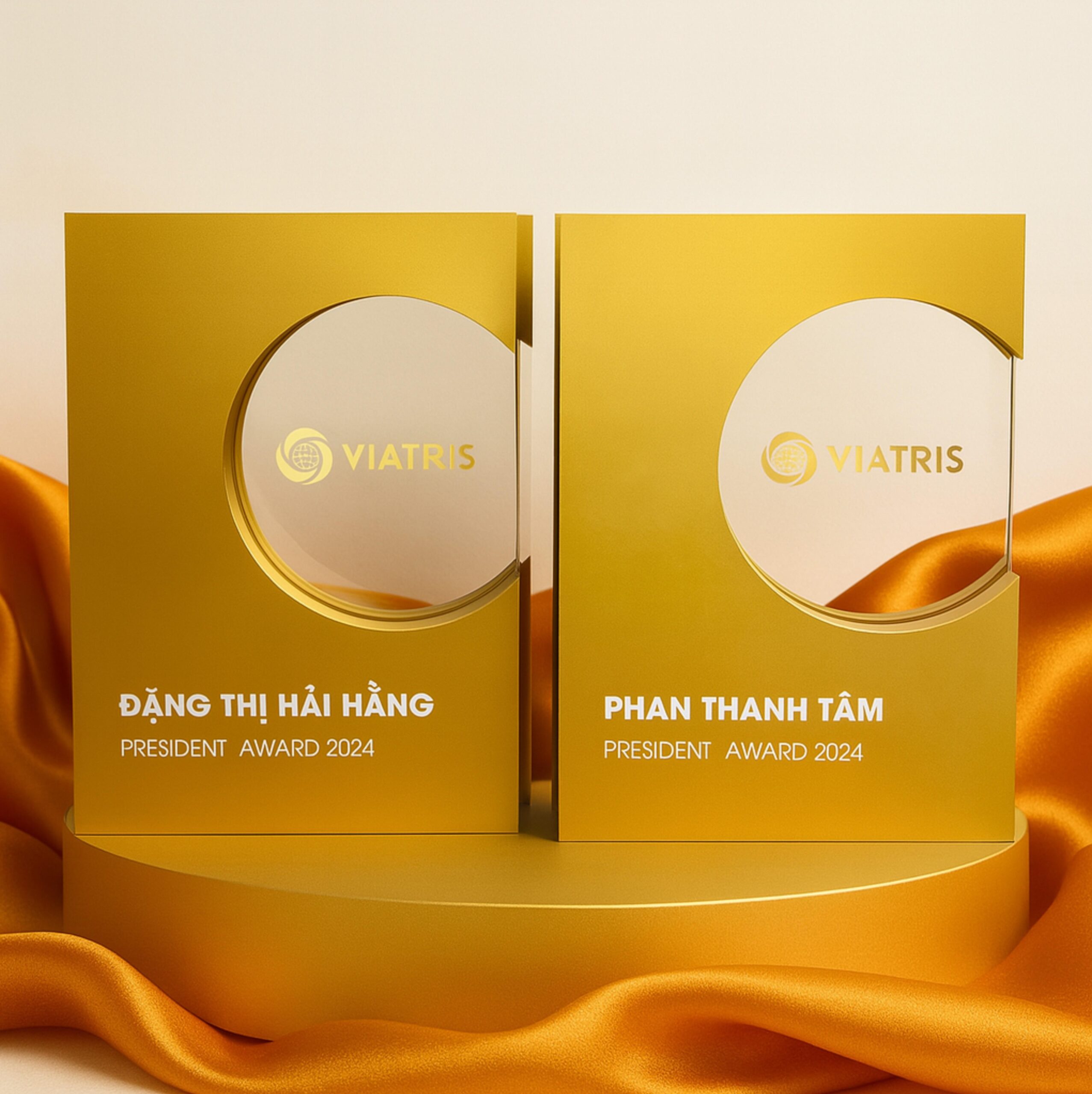 z7112143290557_7a58b6b31d216e68a014c38884495d4d Cúp Pha Lê Hợp Kim