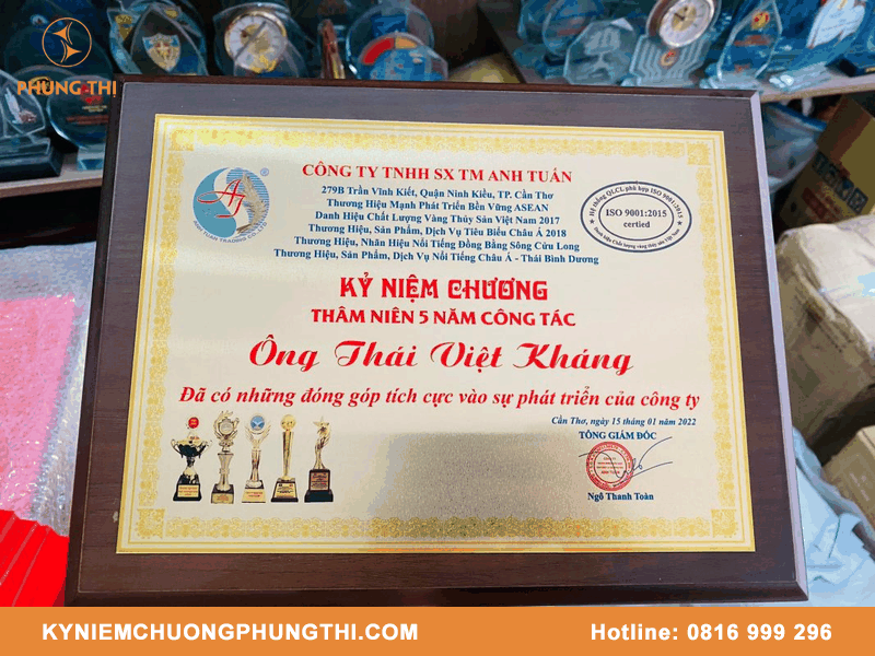 Quà lưu niệm chia tay đồng nghiệp