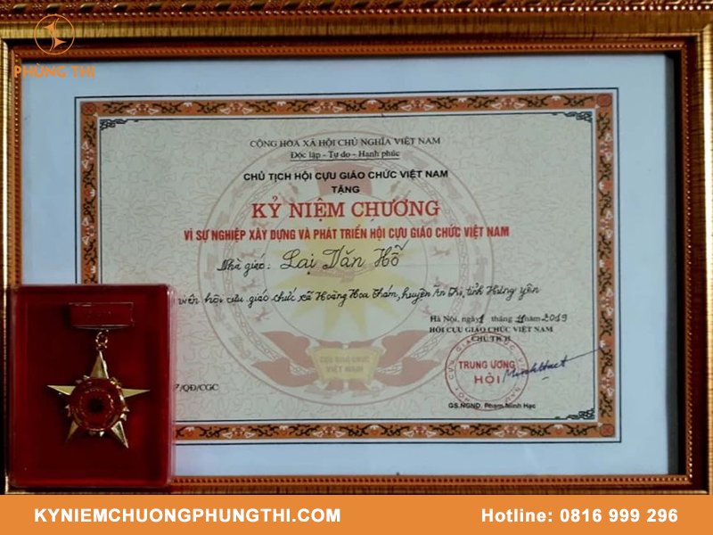 Quà lưu niệm tặng cô giáo
