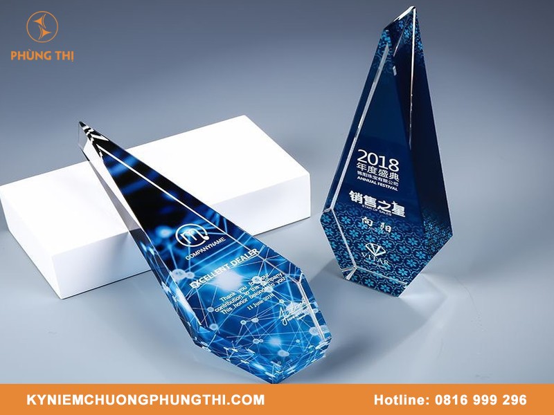 Quà lưu niệm ý nghĩa cho học sinh