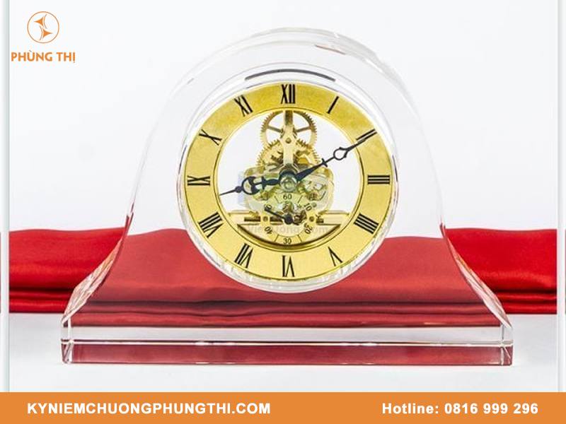 Đồng hồ pha lê kỷ niệm chương