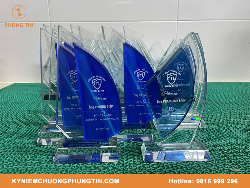 Quà lưu niệm cho dân văn phòng thiết thực & tinh tế Quà lưu niệm cho dân văn phòng