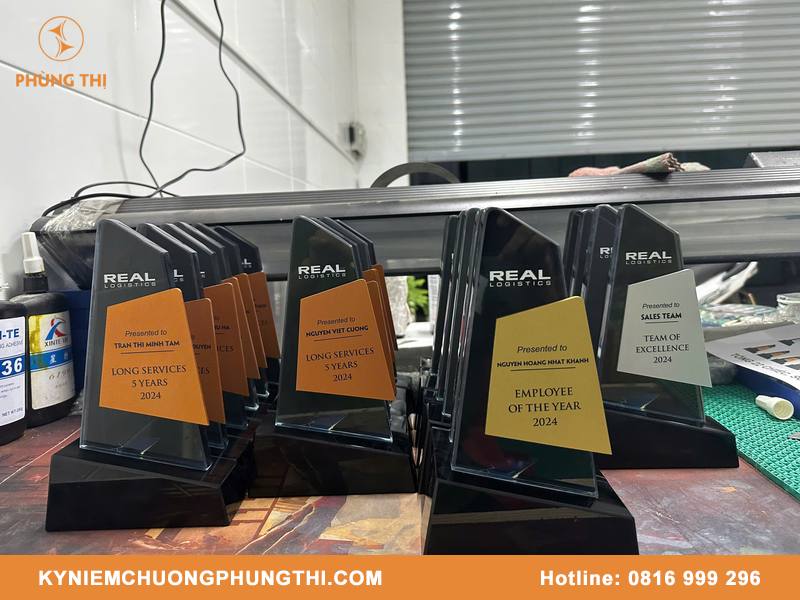 Quà lưu niệm cho dân văn phòng thiết thực & tinh tế Quà lưu niệm cho dân văn phòng
