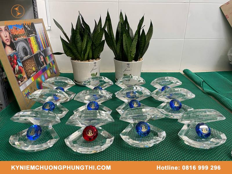 Quà lưu niệm cuối năm chế tác tinh xảo & ý nghĩa Quà lưu niệm cuối năm