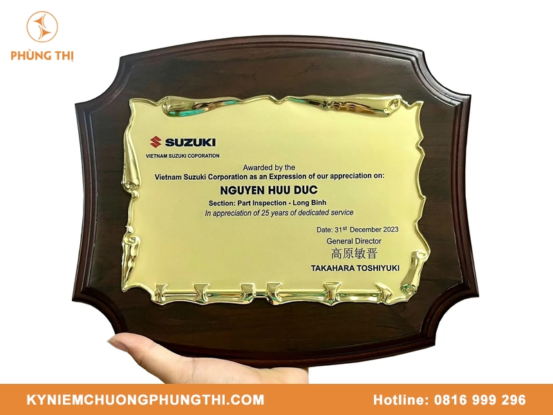 Bảng vinh danh cao cấp khác gì thường? Giải đáp chi tiết Bảng vinh danh cao cấp khác gì thường