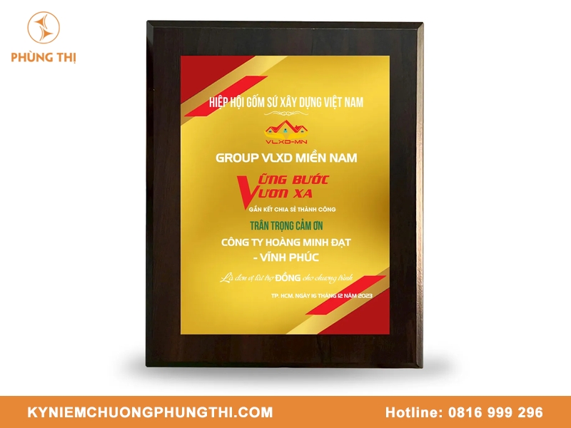 Bảng vinh danh cao cấp khác gì thường? Giải đáp chi tiết Bảng vinh danh cao cấp khác gì thường