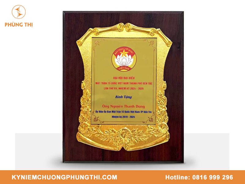 Bảng vinh danh mạ vàng có bền không? Giải đáp chi tiết Bảng vinh danh mạ vàng có bền không