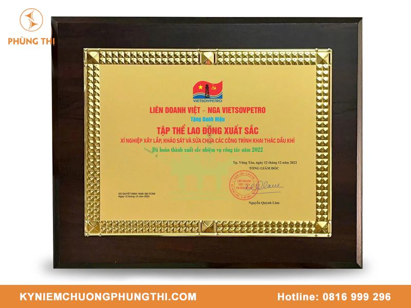 Bảng vinh danh mạ vàng có bền không? Giải đáp chi tiết Bảng vinh danh mạ vàng có bền không