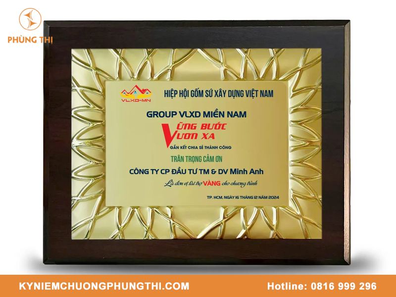 Bảng vinh danh mạ vàng có bền không? Giải đáp chi tiết Bảng vinh danh mạ vàng có bền không
