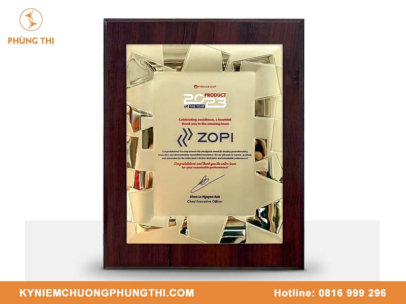 Nên chọn cúp vinh danh hay bảng vinh danh