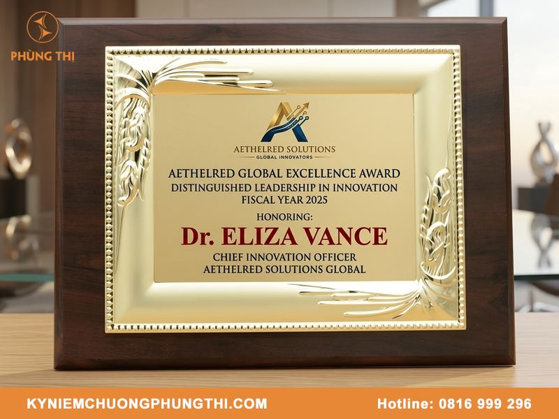Bảng vinh danh khung gỗ