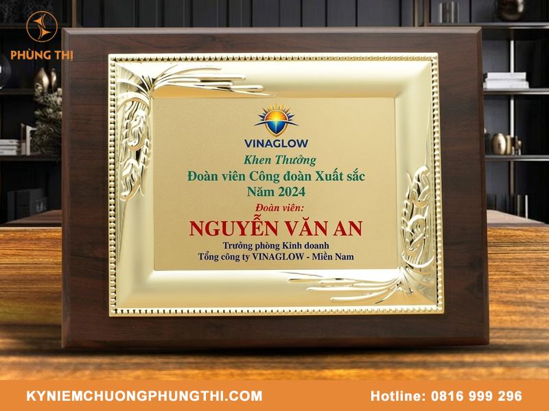 Bảng vinh danh làm bằng gì tốt nhất