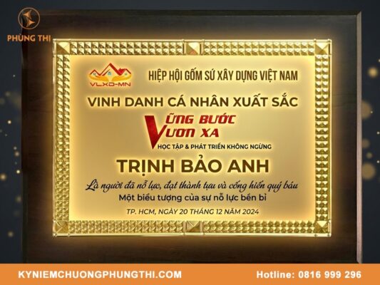 Bảng vinh danh nhân viên quý