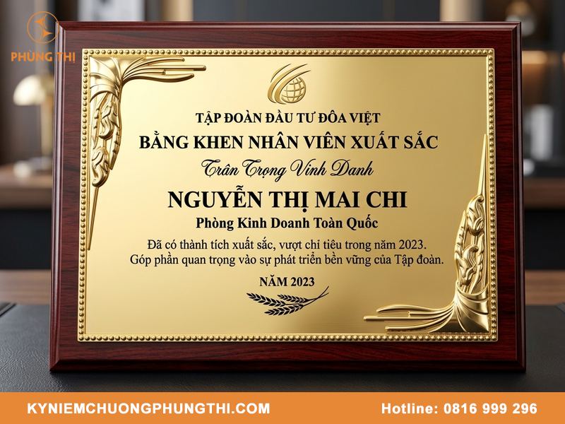 Nên chọn bảng vinh danh hay cúp