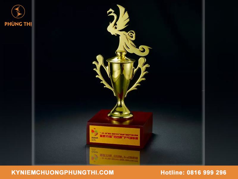 Cúp hợp kim in nội dung thiết kế đẹp, chất liệu bền bỉ Cúp hợp kim in nội dung