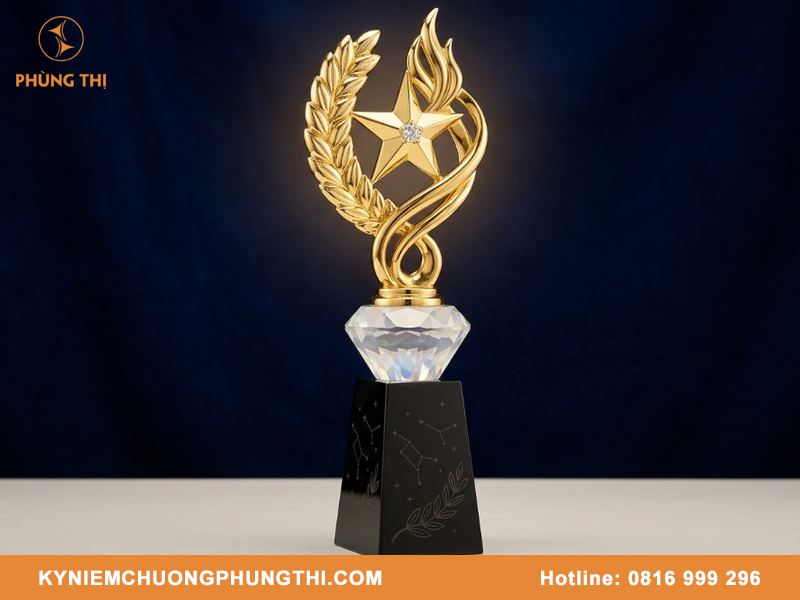 Cúp hợp kim kết hợp pha lê thiết kế sang trọng, bền bỉ Cúp hợp kim kết hợp pha lê