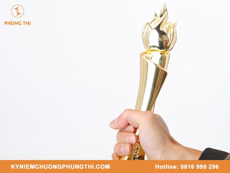 Cúp hợp kim ngọn lửa