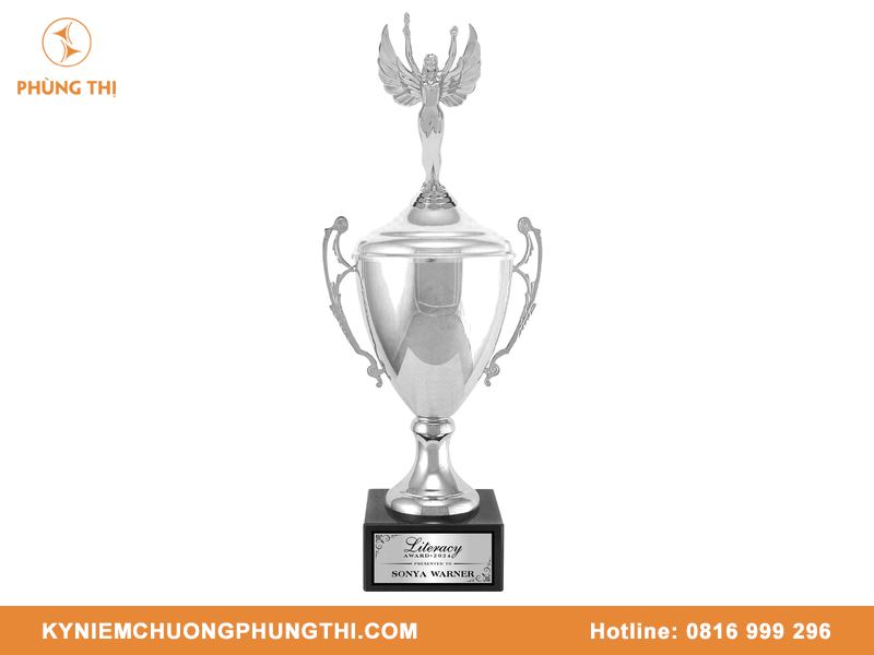 Cúp hợp kim theo yêu cầu nâng tầm giá trị thương hiệu Cúp hợp kim theo yêu cầu